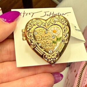 Adorable Betsey Johnson Heart I Love You Locket Ring